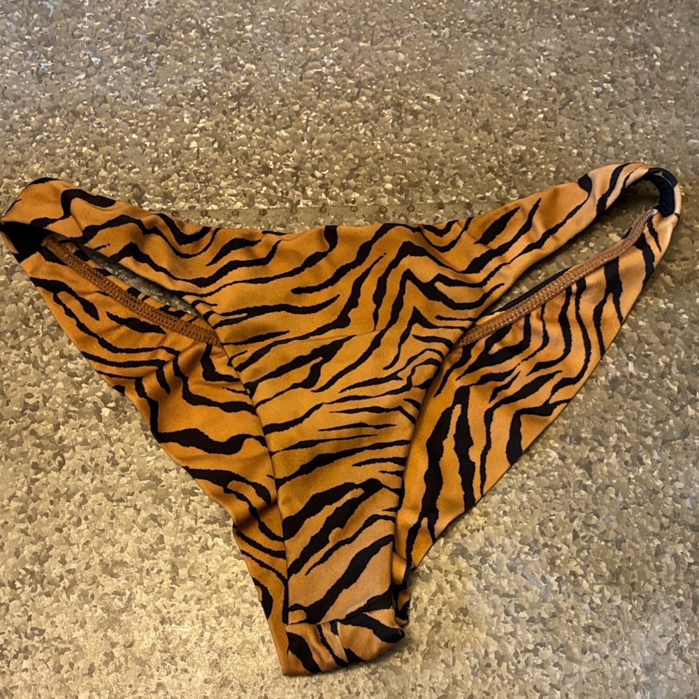 Women’s VIX Size 6 High Rise Tiger Print Swim Suit Bottom MSRP $118